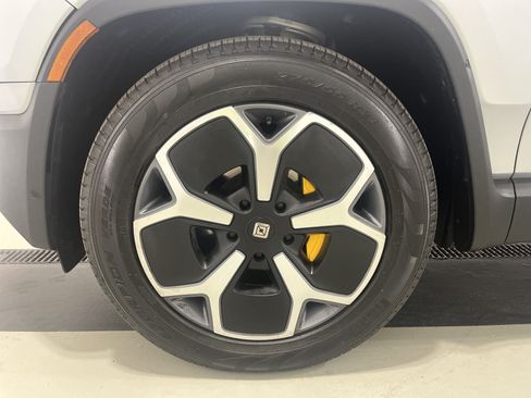 Used 2024 Rivian R1S Adventure AWD/4WD image 9