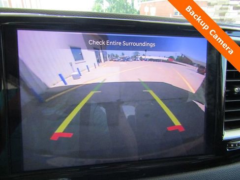 Used 2023 Chrysler Pacifica Touring-L FWD image 15