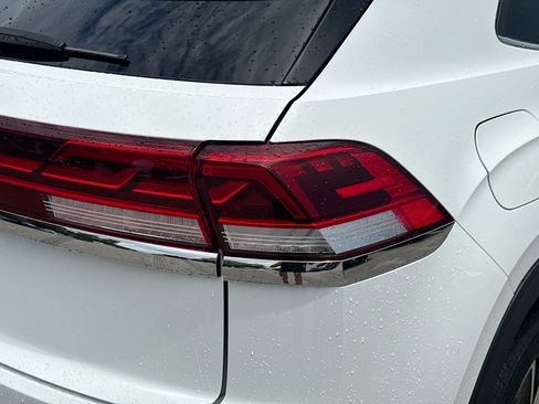 Certified 2024 Volkswagen Atlas Cross Sport SE FWD image 27