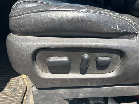 Used 2014 Ford Explorer XLT w/ Equipment Group 202A AWD/4WD image 20