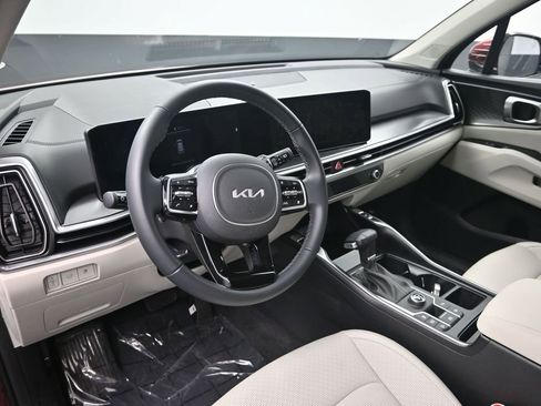 Certified 2025 Kia Sorento EX image 13