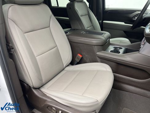 Used 2023 GMC Yukon XL SLT w/ SLT Luxury Package image 25