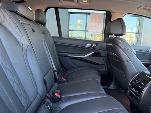 Used 2025 BMW X7 xDrive40i image 16