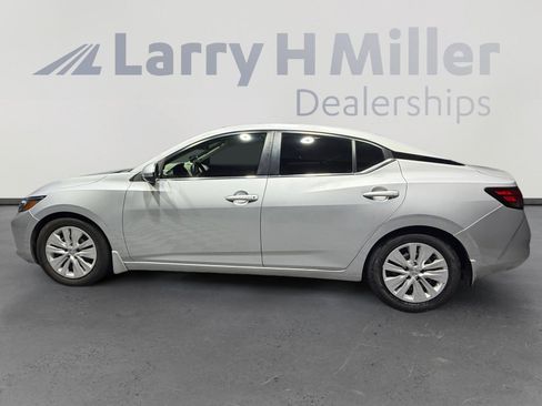 Used 2020 Nissan Sentra S image 2