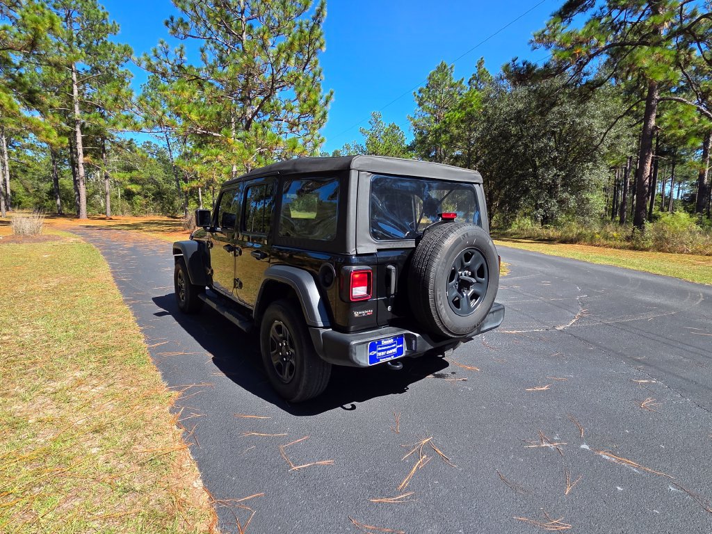 Used 2023 Jeep Wrangler Unlimited Sport AWD/4WD image 3