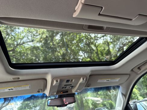 Used 2015 Cadillac Escalade Premium AWD/4WD image 16