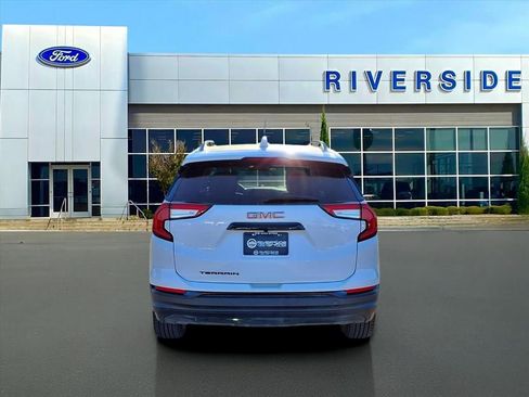 Used 2023 GMC Terrain SLE w/ Driver Convenience Package image 5