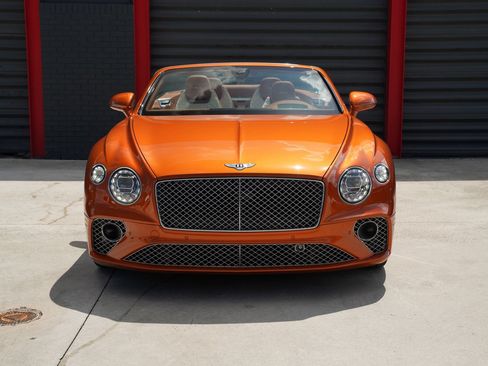 Used 2023 Bentley Continental GT Azure AWD/4WD image 2