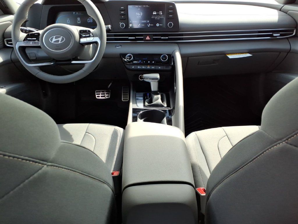 Used 2026 Hyundai Elantra SEL Sport Premium FWD image 12