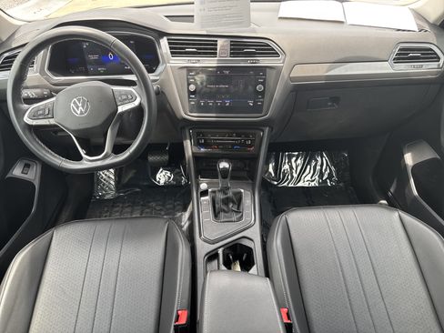 Certified 2022 Volkswagen Tiguan SE w/ Panoramic Sunroof Package FWD image 13