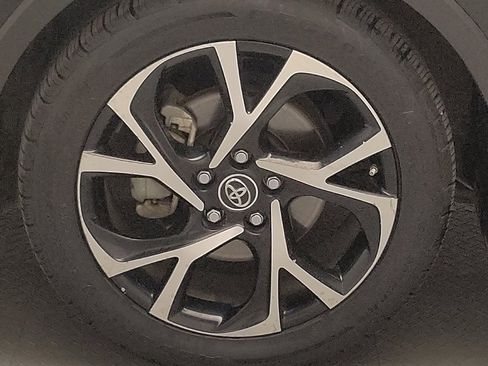 Used 2018 Toyota C-HR XLE image 31