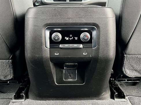 Used 2021 Chevrolet Suburban Z71 image 23