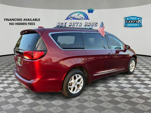 Used 2017 Chrysler Pacifica Touring-L w/ Tire & Wheel Group image 7