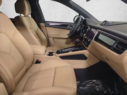 New 2026 Porsche Macan image 25