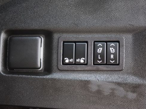 Used 2023 Chevrolet Tahoe High Country AWD/4WD image 24