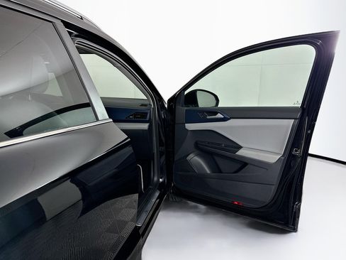 Used 2022 Volkswagen Taos SE w/ Driver Assistance Package image 30