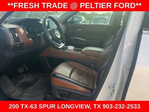 Used 2024 Nissan Pathfinder Platinum FWD image 6