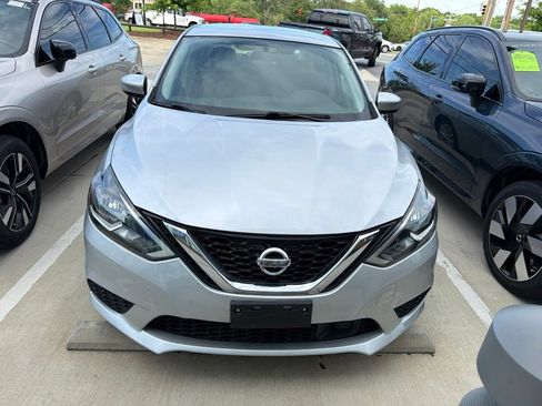 Used 2019 Nissan Sentra SV FWD image 2