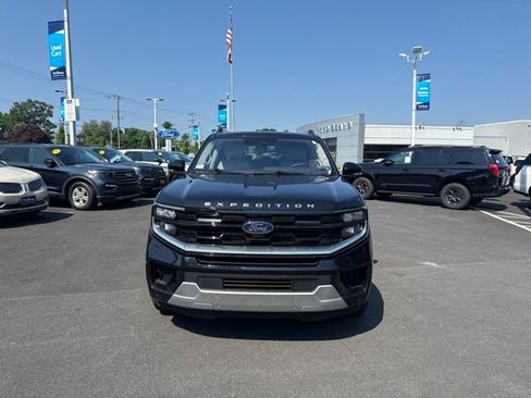 Certified 2025 Ford Expedition Max Platinum AWD/4WD image 2