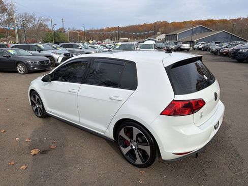 Used 2017 Volkswagen GTI SE image 11