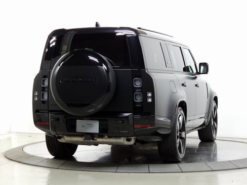 Used 2024 Land Rover Defender 130 X image 8