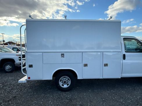 New 2025 GMC Savana 3500 w/ Power Convenience Package image 8