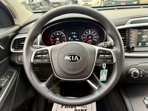 Used 2019 Kia Sorento AWD image 23