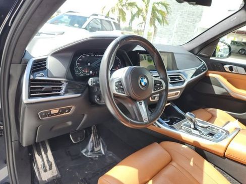 Used 2022 BMW X7 M50i w/ Luxury Seating Package image 28