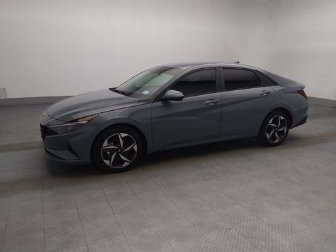 Used 2023 Hyundai Elantra SEL w/ Convenience Package FWD image 2