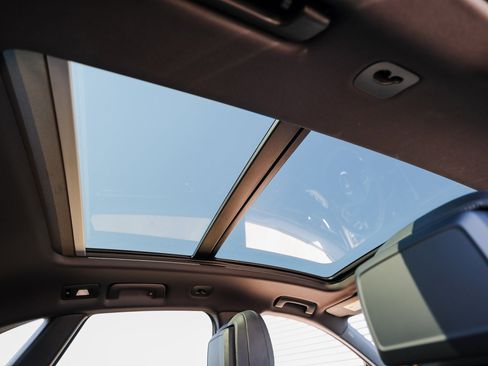 Certified 2025 Porsche Macan image 29