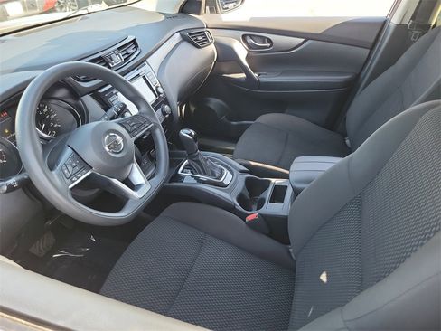 Used 2021 Nissan Rogue Sport S image 3