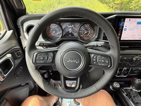 Used 2025 Jeep Wrangler Unlimited Sport image 22