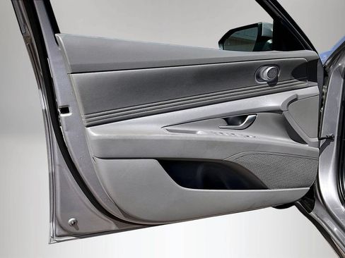 Used 2025 Hyundai Elantra SEL FWD image 20