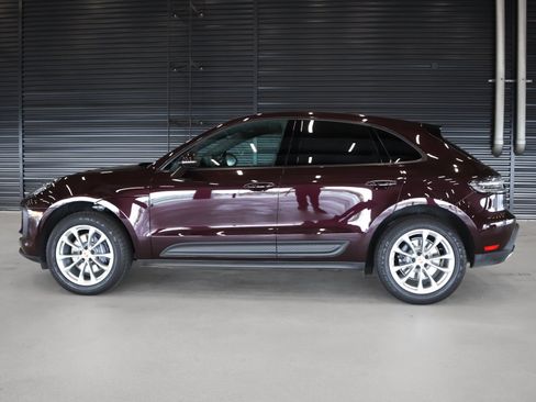Certified 2024 Porsche Macan AWD/4WD image 2