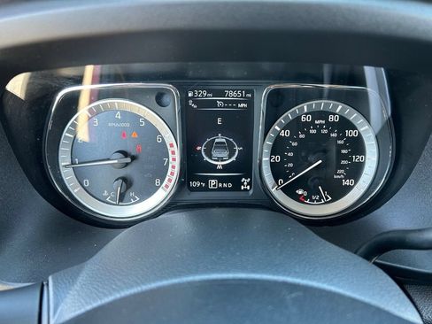 Used 2018 Nissan Titan SV w/ SV Convenience Package AWD/4WD image 31
