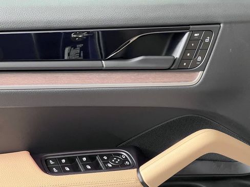 Certified 2025 Porsche Cayenne AWD/4WD image 26