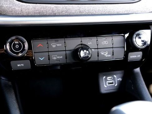 New 2026 Jeep Compass Latitude image 15