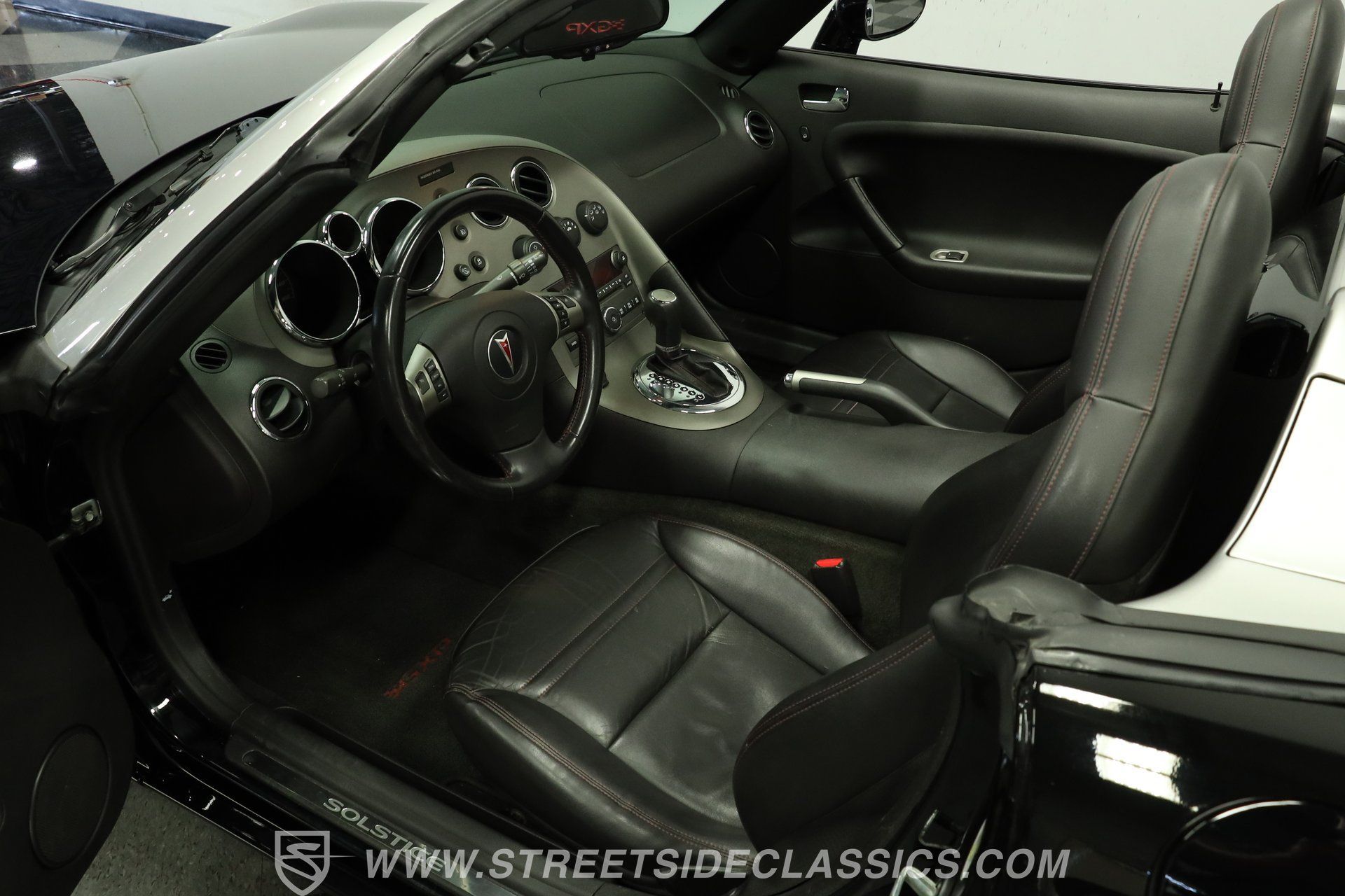 Used 2007 Pontiac Solstice GXP w/ Premium Package RWD image 4