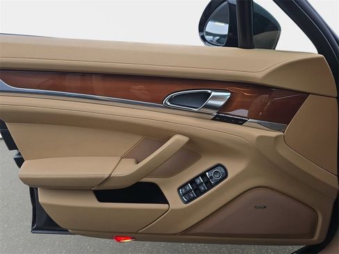 Used 2011 Porsche Panamera 4 image 30