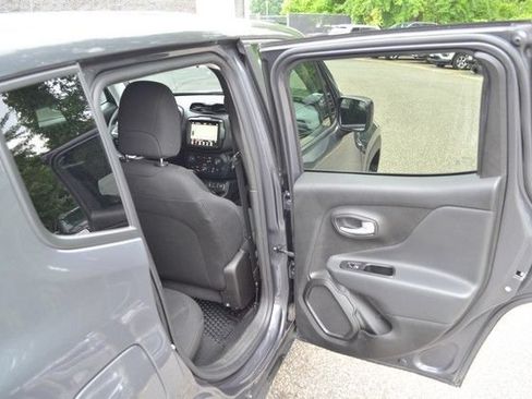 Used 2023 Jeep Renegade Latitude AWD/4WD image 35
