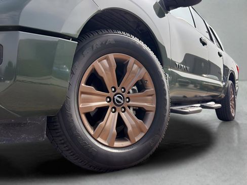 Used 2024 Nissan Titan SV w/ SV Bronze Edition Package image 9