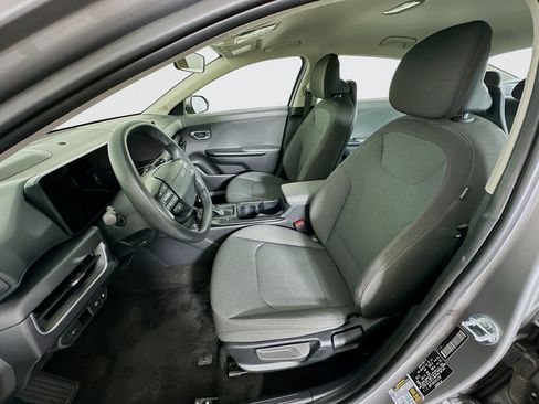 Used 2025 Kia K4 FWD image 13