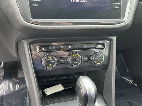 Used 2021 Volkswagen Tiguan SE image 22
