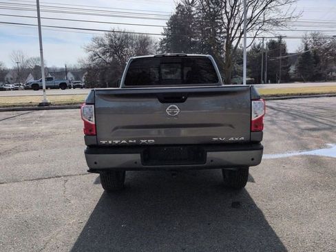 Used 2021 Nissan Titan SV w/ SV Convenience Package image 4