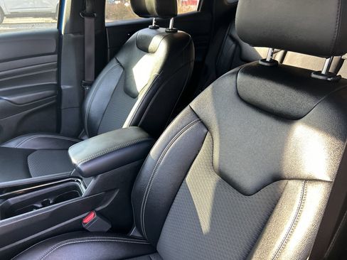 Used 2024 Jeep Compass Latitude w/ Convenience Group image 16