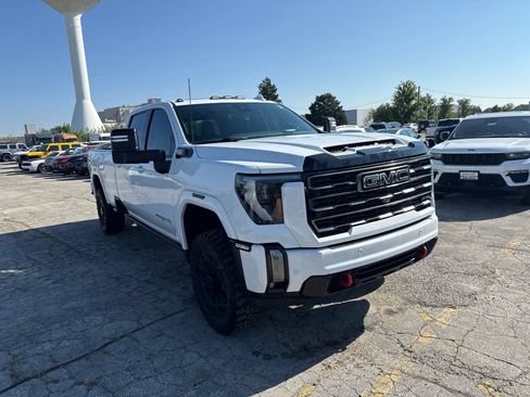 Used 2024 GMC Sierra 2500 AT4 w/ AT4 Premium Plus Package AWD/4WD image 4