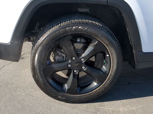 Used 2024 Jeep Grand Cherokee Altitude image 13