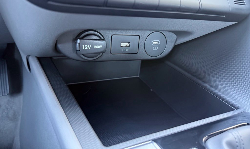 Used 2023 Hyundai Elantra SEL w/ Convenience Package FWD image 17