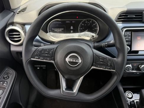 Used 2025 Nissan Versa SV FWD image 12