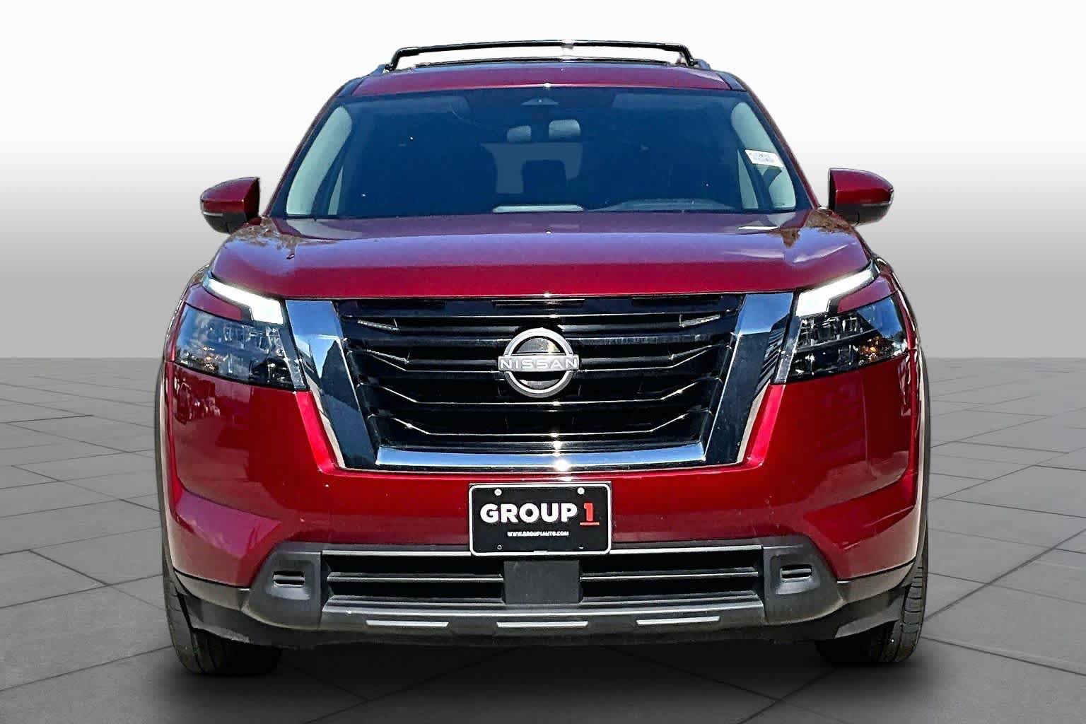 Used 2024 Nissan Pathfinder SV w/ SV Premium Package FWD image 4